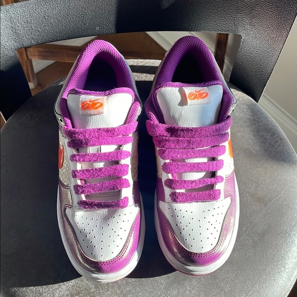 2011 Nike Dunk Low 6 Women's
Purple Orange Vintage 
Rare Excellent cond!!!